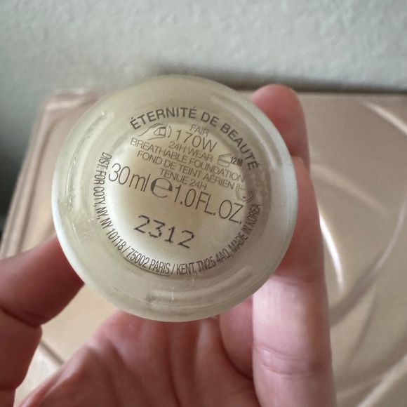 GUCCI ETERNITE DE BEAUTE 24H Full Coverage Luminous Matte Finish Foundation 170W - Picture 10 of 10